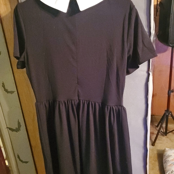 Black Wednesday Adam's style dress - Picture 4 of 4